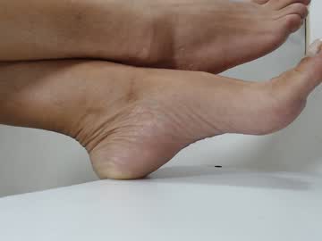 الزوج يتجسس على زوجته ويكتشف خيانتها له