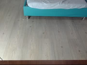 يوسع كس صديقته بايده وهي تصرخ