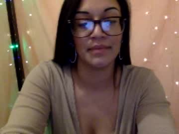 شقراء كبيرة في السن تقعد على زب المراهق