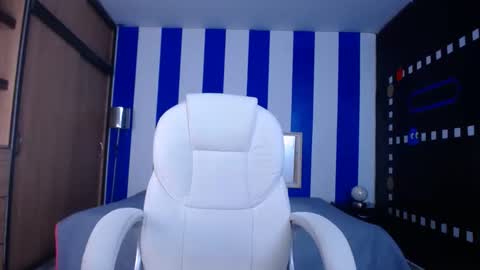 سكس محارم روسي حقيقي مراهق يركب على امه وينيكها بجنون