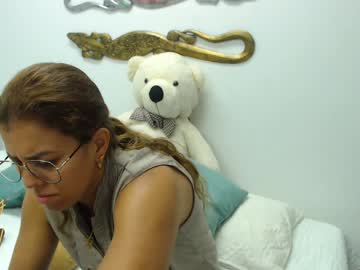 تتحرش بصديق ابنها لينيكها