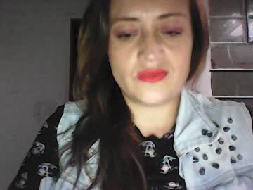 يزور صديقه فيتجسس على بزاز أم صديقه الكبيرة